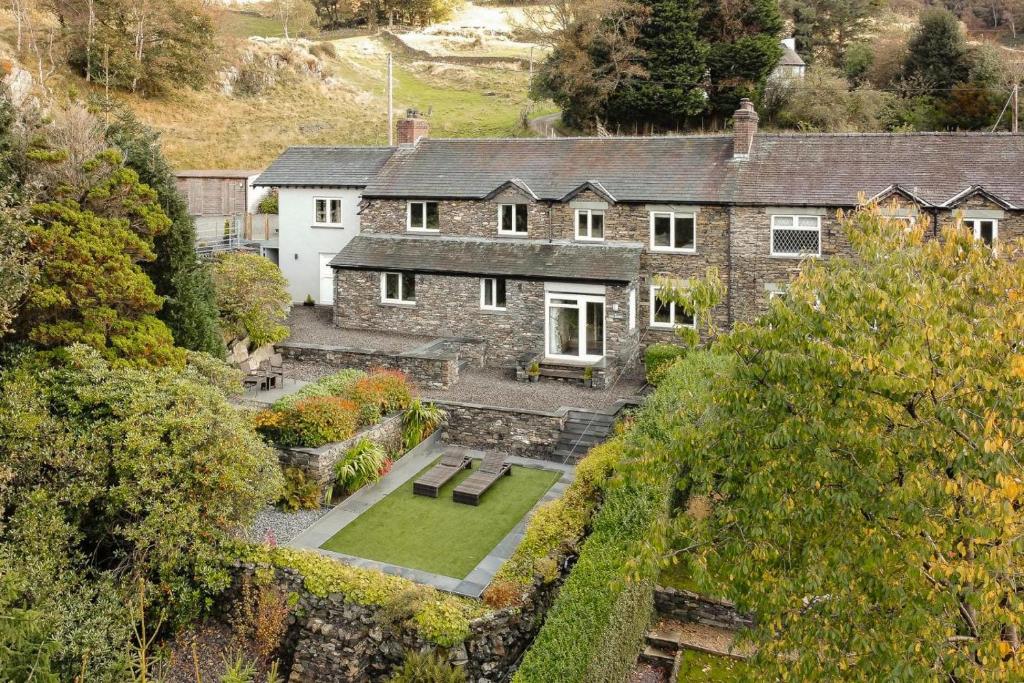 4 Bed in Backbarrow oc-lr094 - Tap to explore photos