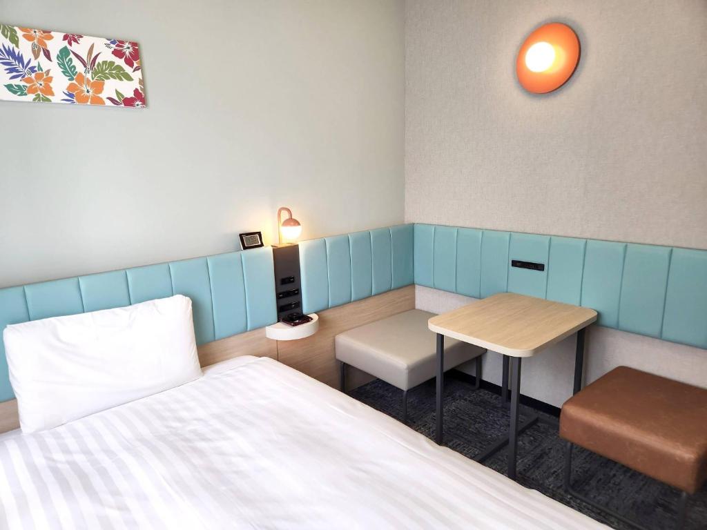 Comfort Hotel Naha Prefectural Office - Tap to explore photos