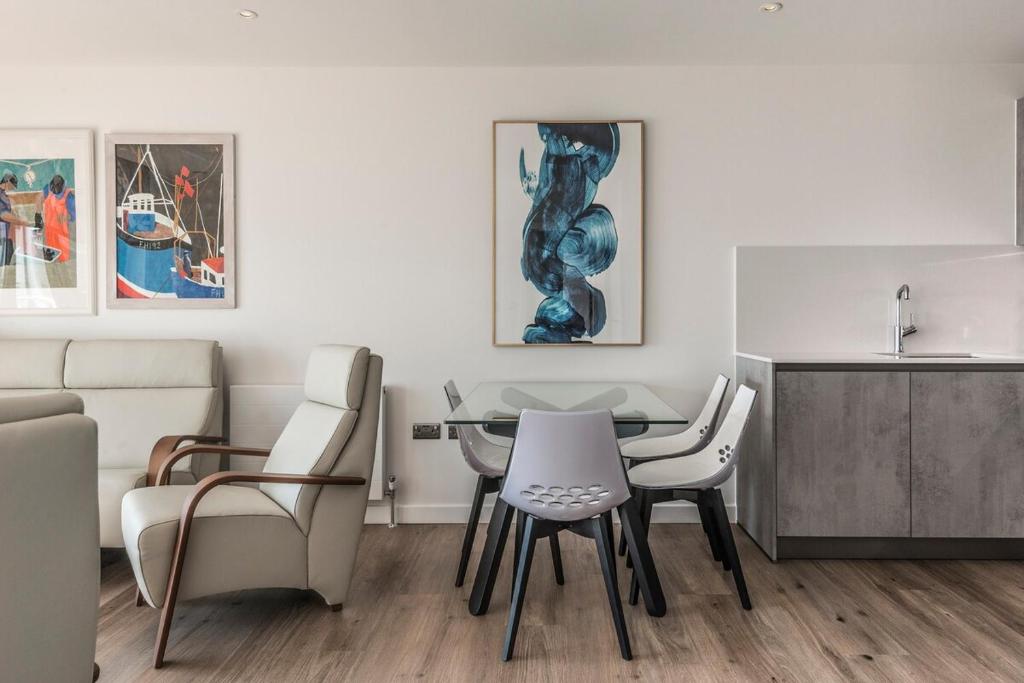 Beachside: New two bedroom apartment with parking - Tap to explore photos