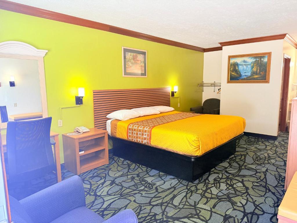 Economy Inn - Akron - Tap to explore photos