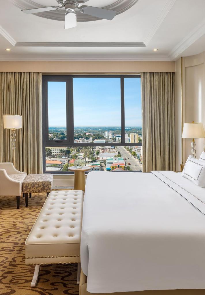 Melia Vinpearl Tay Ninh - Tap to explore photos