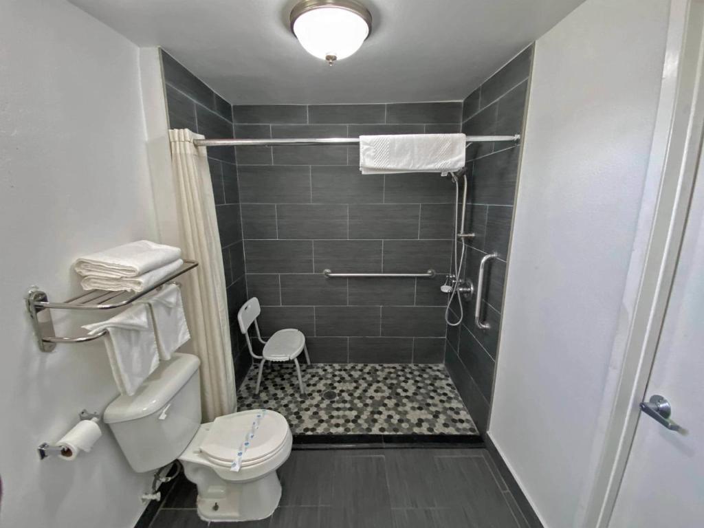 Rodeway Inn Ventura Midtown - Tap to explore photos