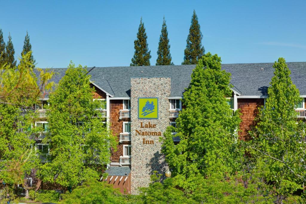 Lake Natoma Inn image