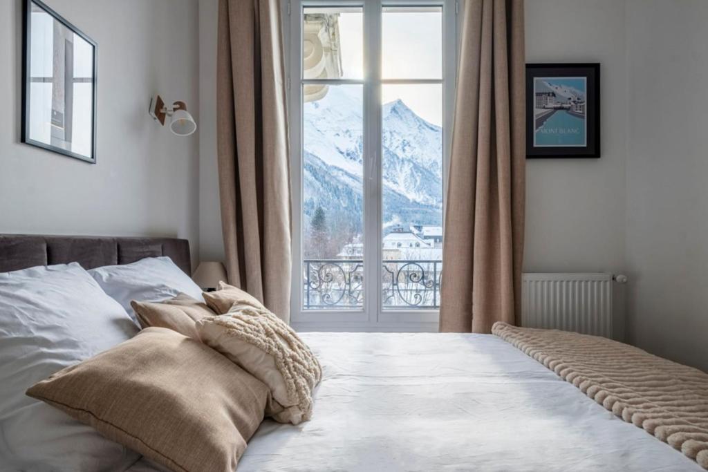 Chamonix gently Balcony overlooking Mont-Blanc - Tap to explore photos
