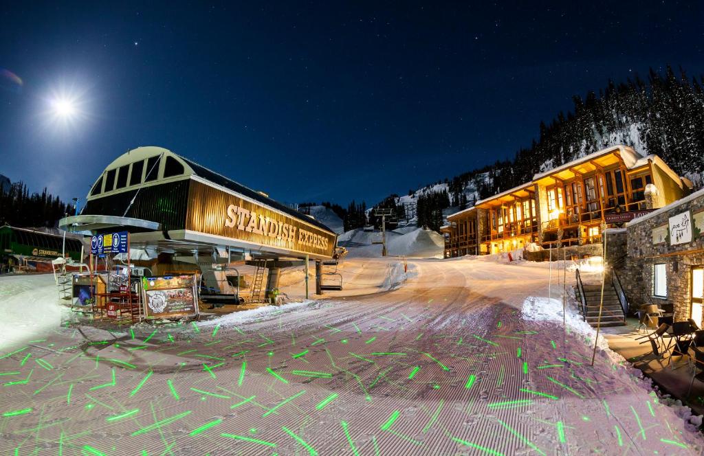 Sunshine Mountain Lodge photo 2