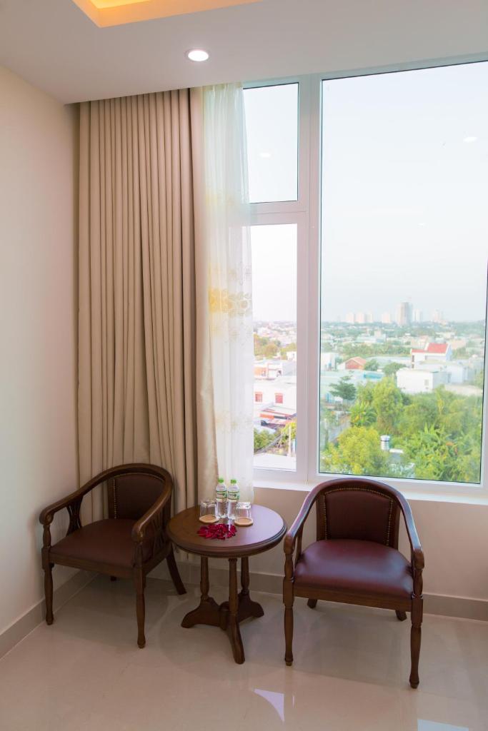 Четырехместный (Улучшенный четырехместный номер с видом на горы), Nhat Nga Hotel