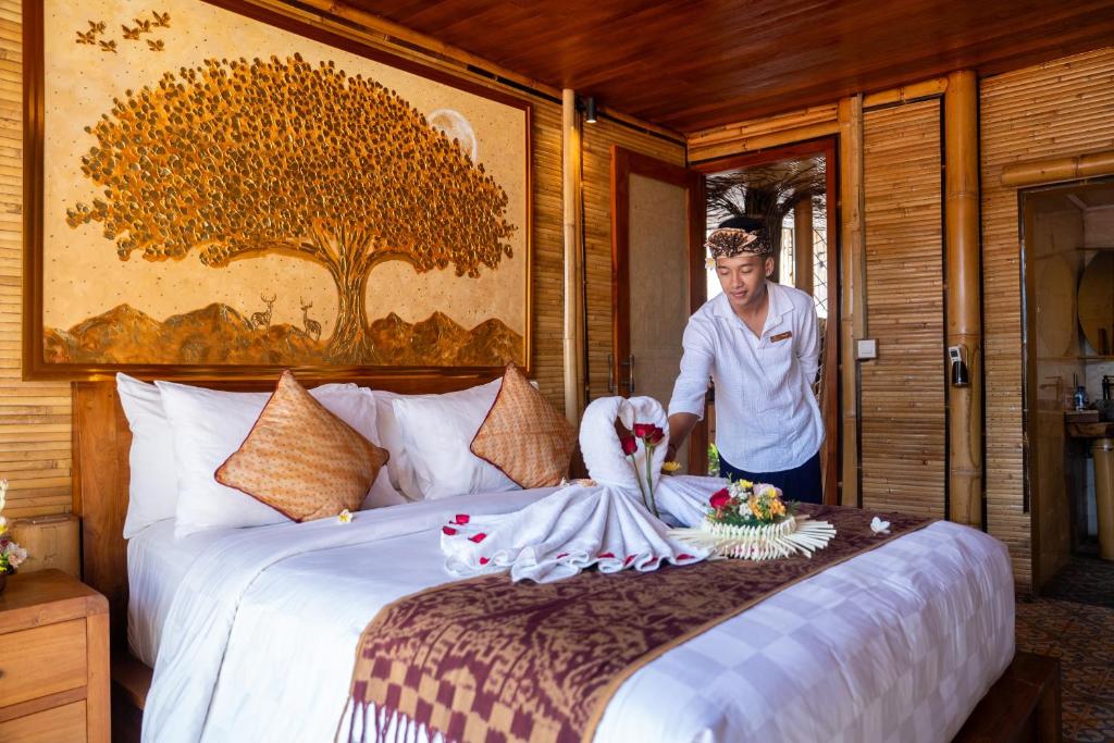 Villa Gesing Mas - Private Pool Bamboo Villa 2 BR Facing To Rice Field View - Tap to explore photos