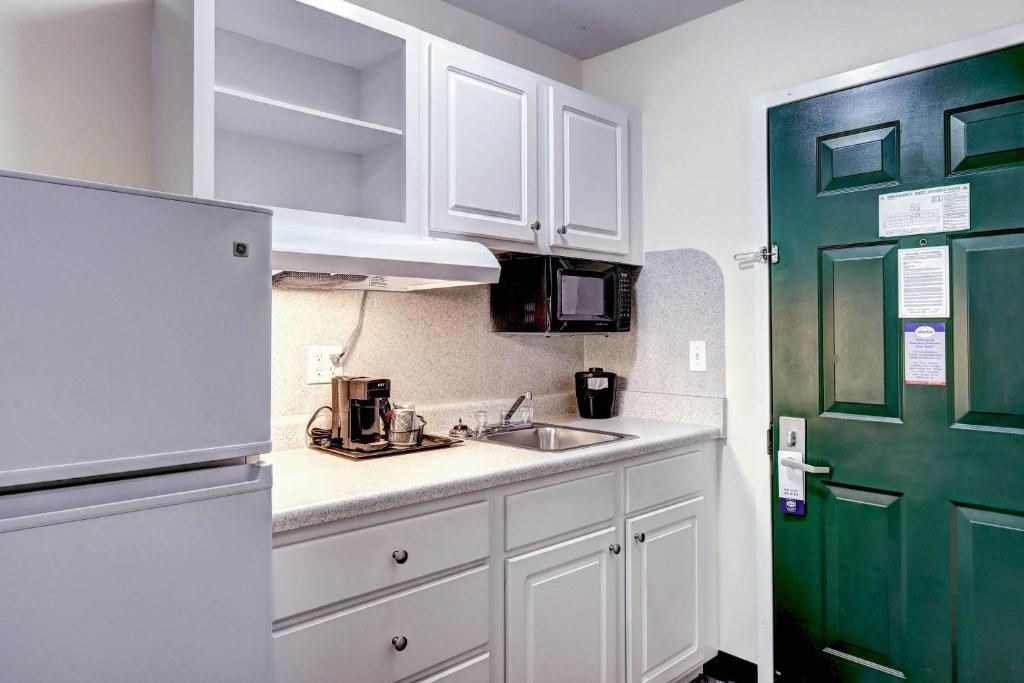 Suburban Studios Westminster Denver North - Tap to explore photos