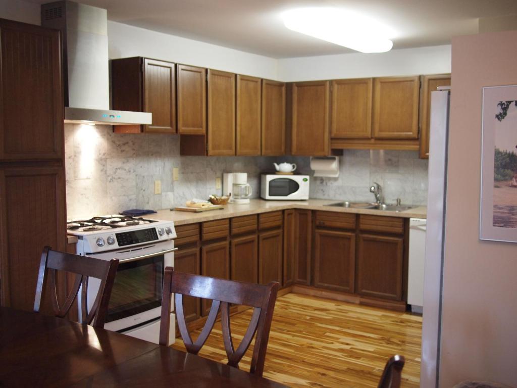 Whale's Tail Guest Suites photo 2