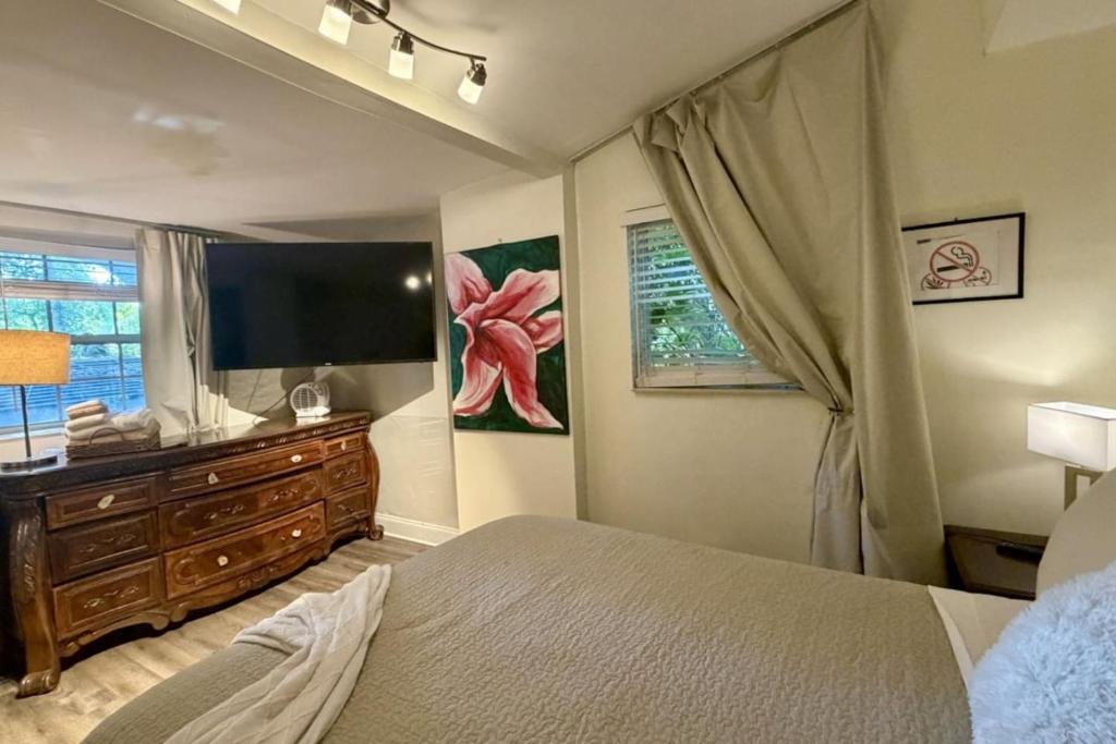 Suarez Art Stay Miami Private Rooms, Free Parking