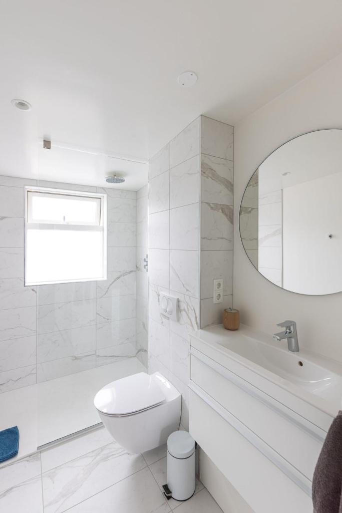 Acco Luxury Apartments - Tap to explore photos