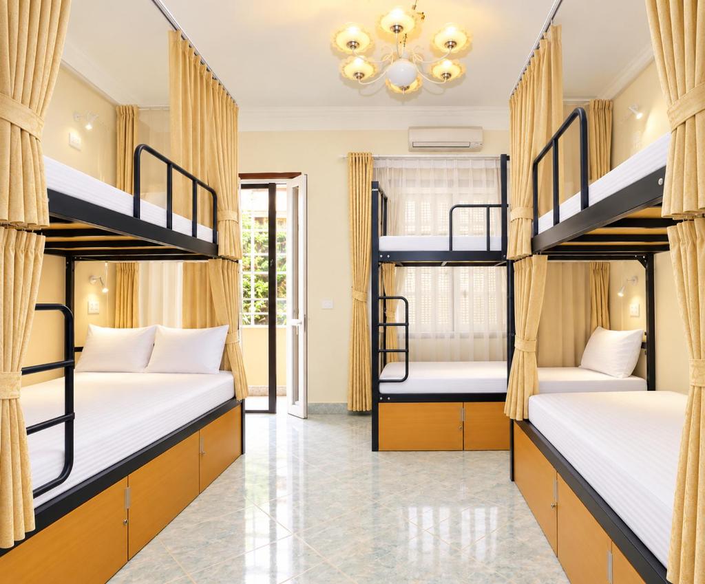 Hanoi City Backpackers Hostel - Tap to explore photos