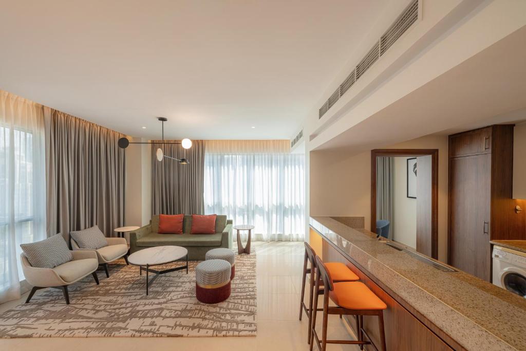 Wyndham Downtown Dubai Room Type - One-Bedroom Family Twin Suite with Balcony and Boulevard View