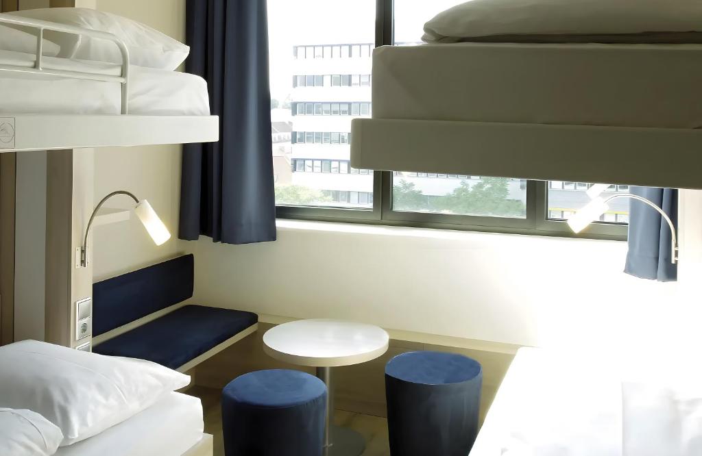 Leonardo Smart Hotel Berlin Alexanderplatz - Tap to explore photos
