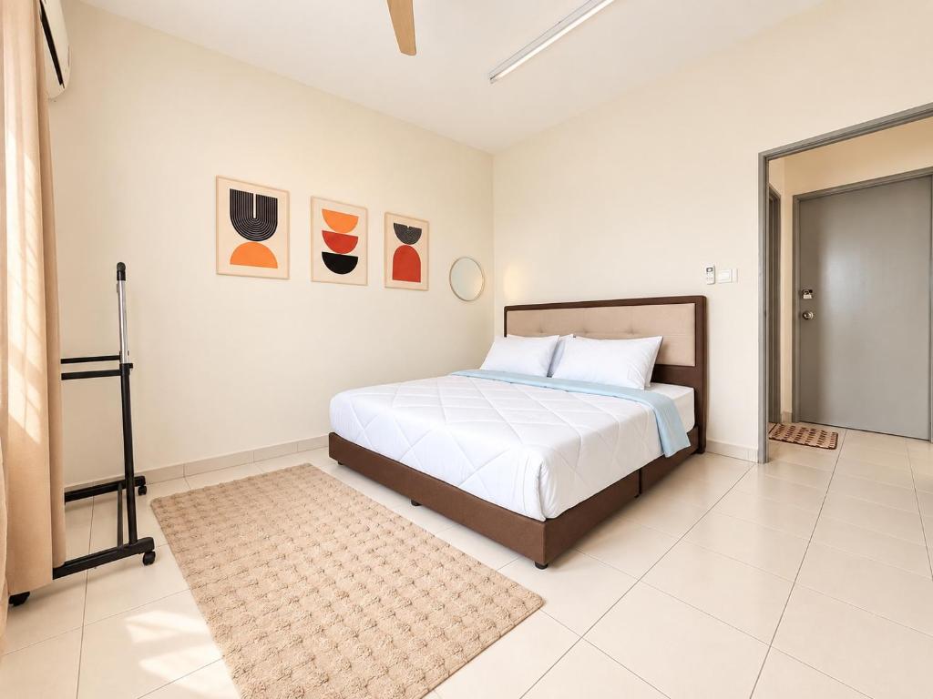 Rania Homestay near KLIA Nilai - 3 King 2 Queen - 4-Bedroom Entire House