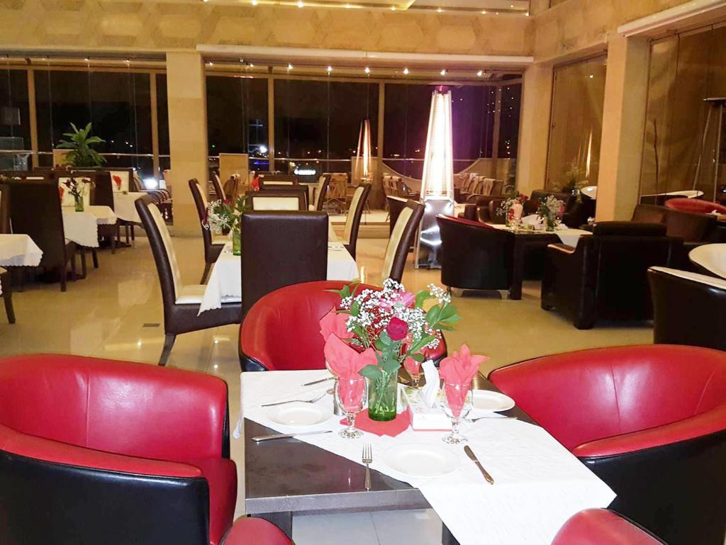 Queen Plaza Hotel photo 2