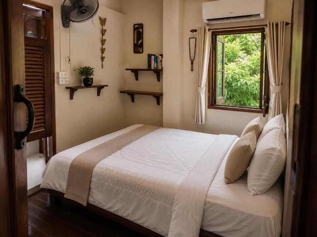 Shanti Lodge Bangkok Room Type - Double Room with Private Bathroom