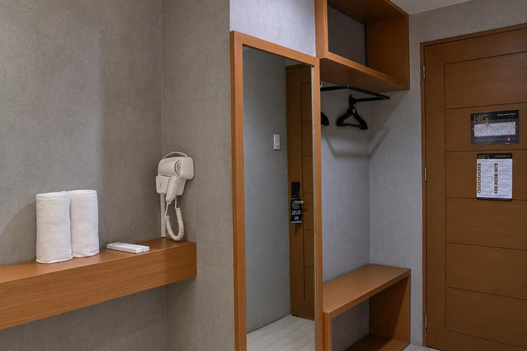 Big Hotel Room Type - Standard Twin Room