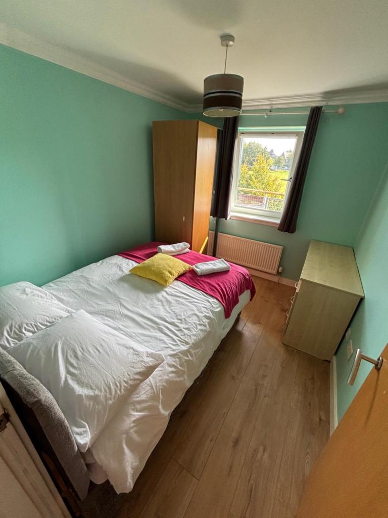 holiday Apartment with two bathrooms, lift access - Tap to explore photos