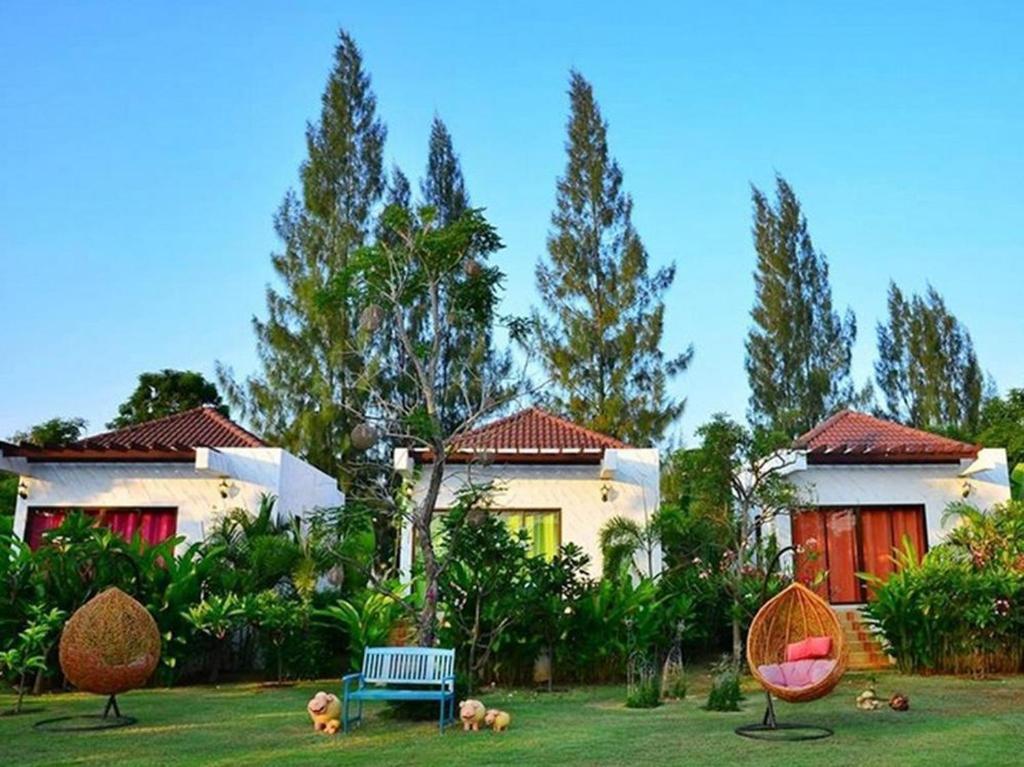 Pranburi Cabana Resort - Tap to explore photos