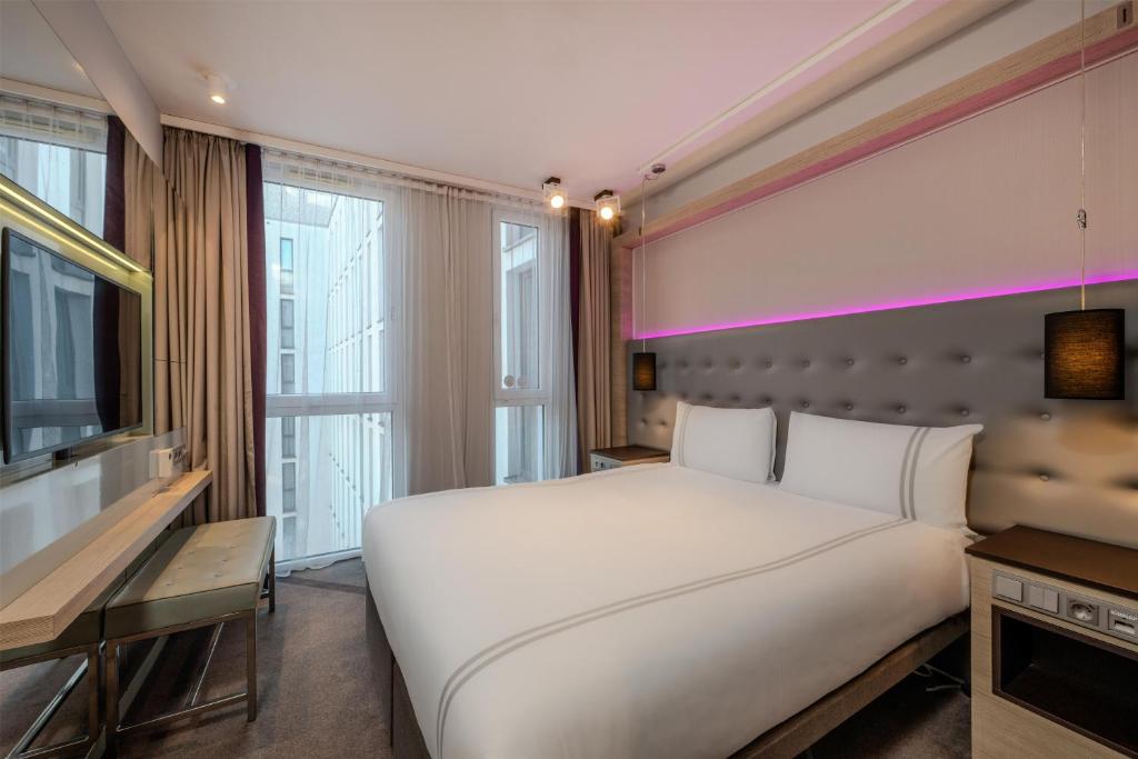 Premier Inn Berlin Alexanderplatz Room Type - Double Room