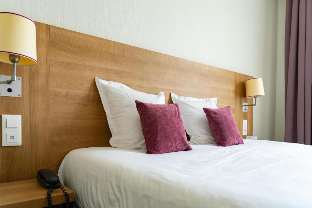 BEST WESTERN RIVES DE PARIS LA DEFENSE Room Type - Comfort Room, 1 Queen Bed, Non Smoking
