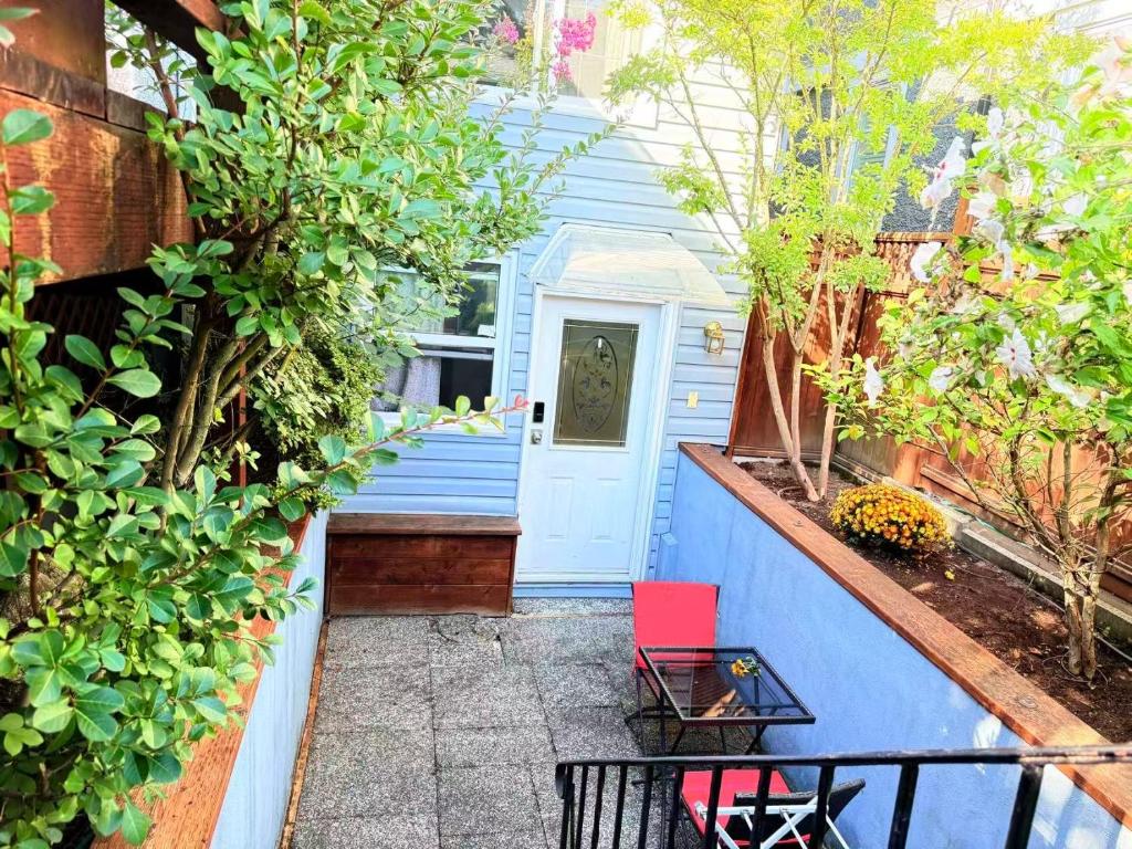 Cozy Dunbar 5 Beds Home with Views, Near UBC, DT, YVR Room Type - Double Room with Patio