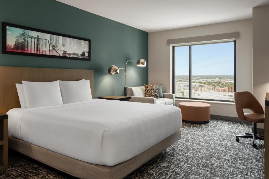Hyatt House Denver Downtown Room Type - King Den with Sofa Bed