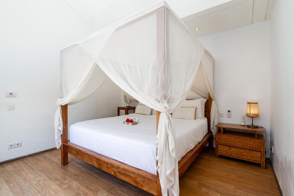 Villa Casa Coral - 1BR Private Oasis with Pool in Umalas, between Seminyak & Canggu - Tap to explore photos