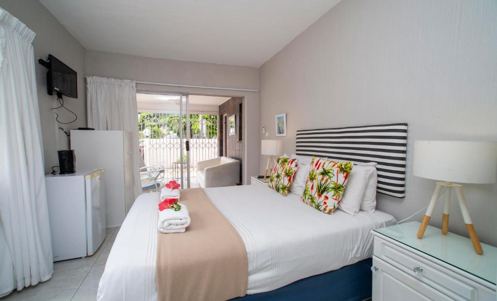 1 Seabreeze Main & Cottage
