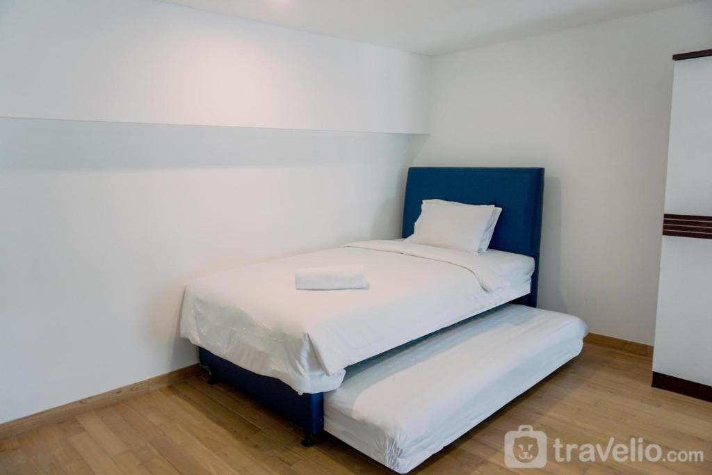 Exclusive and Homey 3BR Loft at Kingland Avenue Apartment By Travelio
