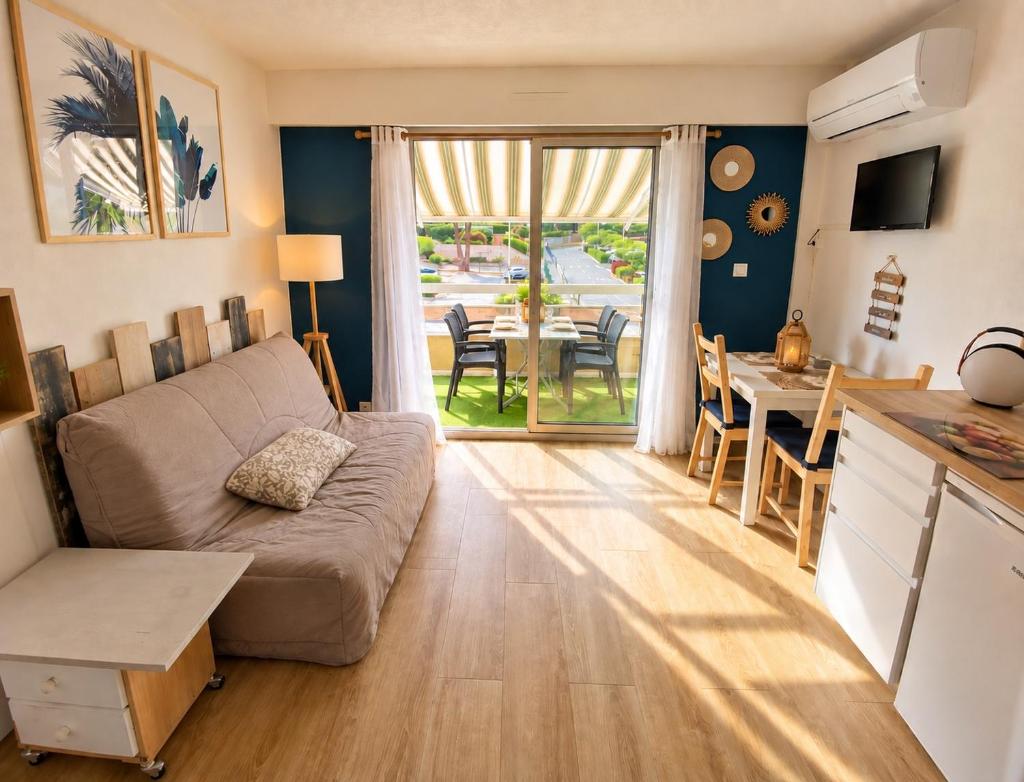 Studio 207 à 30 m de la plage Terrasse et Parking, Var