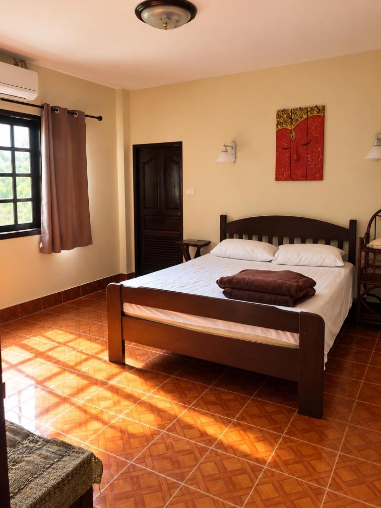 Jungle Gym & Eco Lodge - Hostel Room Type - Deluxe King Room