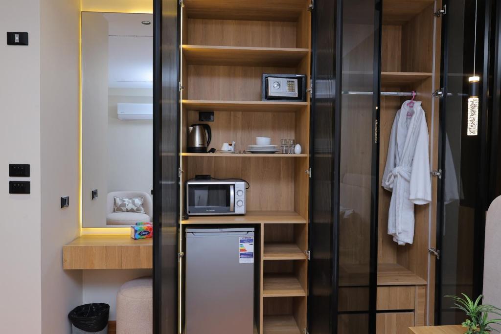 Elite Boutique Hotel - Tap to explore photos