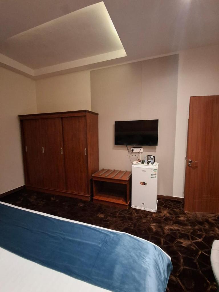 Meral Crown Hotel Room Type - Standard King Room