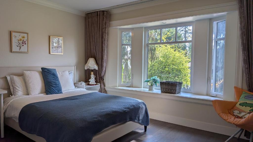 Nice home away at Vancouver near YVR Room Type - Queen Room with Shared Bathroom