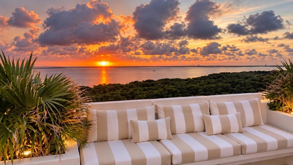 Solymar Beach Condos