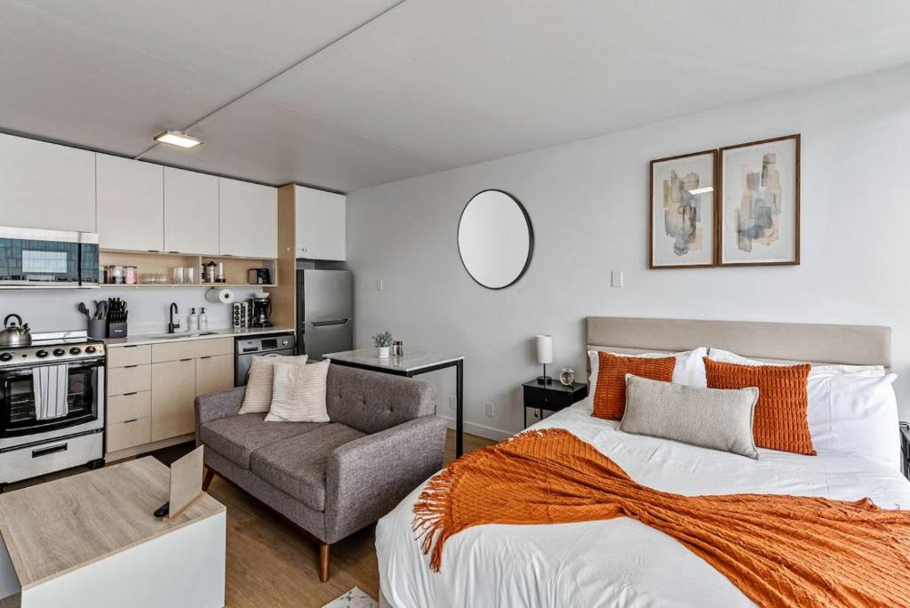 DT Studio Gym Pool Table 8th Floor Parking Room Type - Apartment