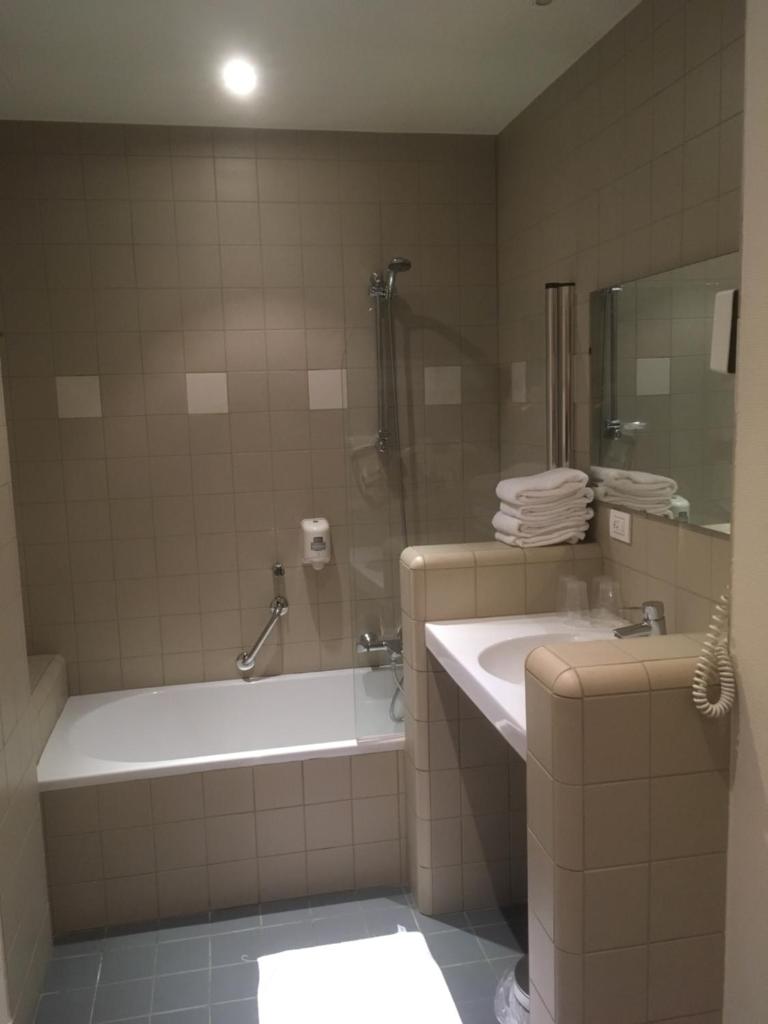 Hotel Du Commerce Room Type - Deluxe Quadruple Room with Mezzanine Hotel Du Commerce Room Type - Deluxe Quadruple Room with Mezzanine