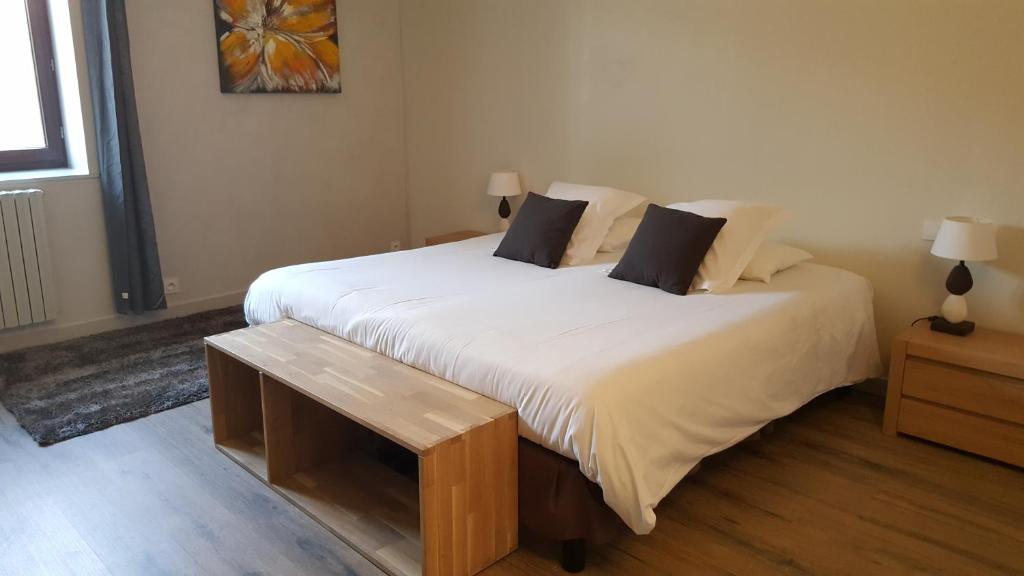 Hotel-Restaurant Saint Romain Logis photo 2
