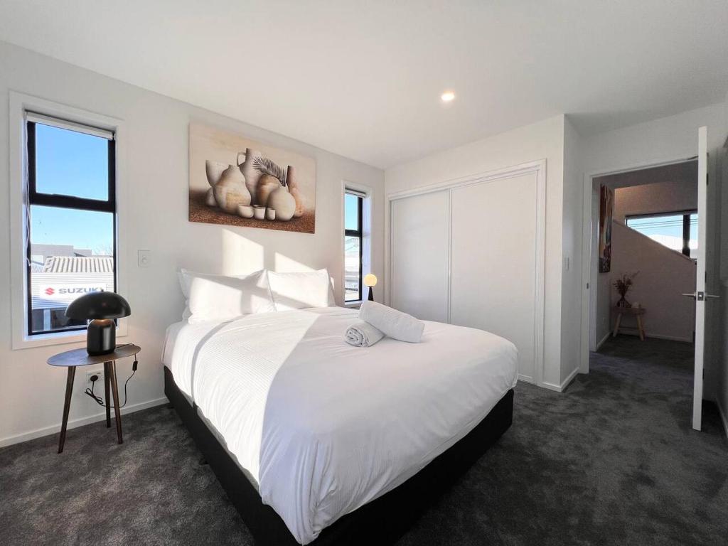 Lichfield Three Bedroom Townhouse with Super King Suite