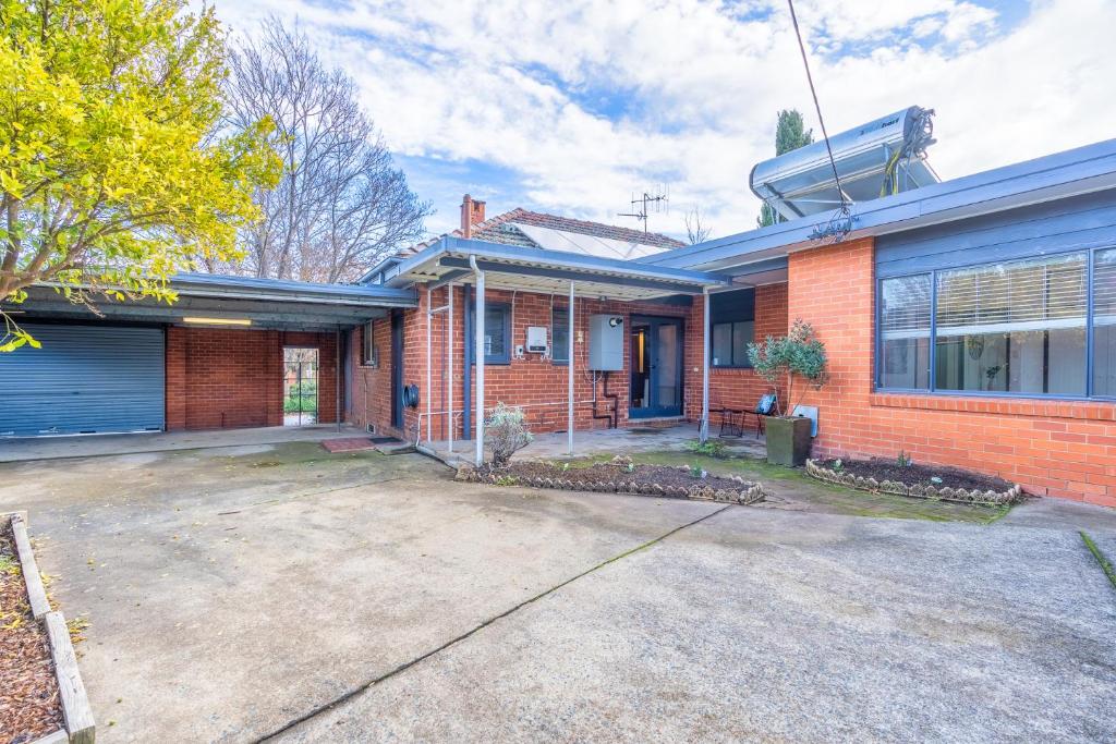Beautifully Renovated Inner North Residence - Hosted by CanStay, Canberra