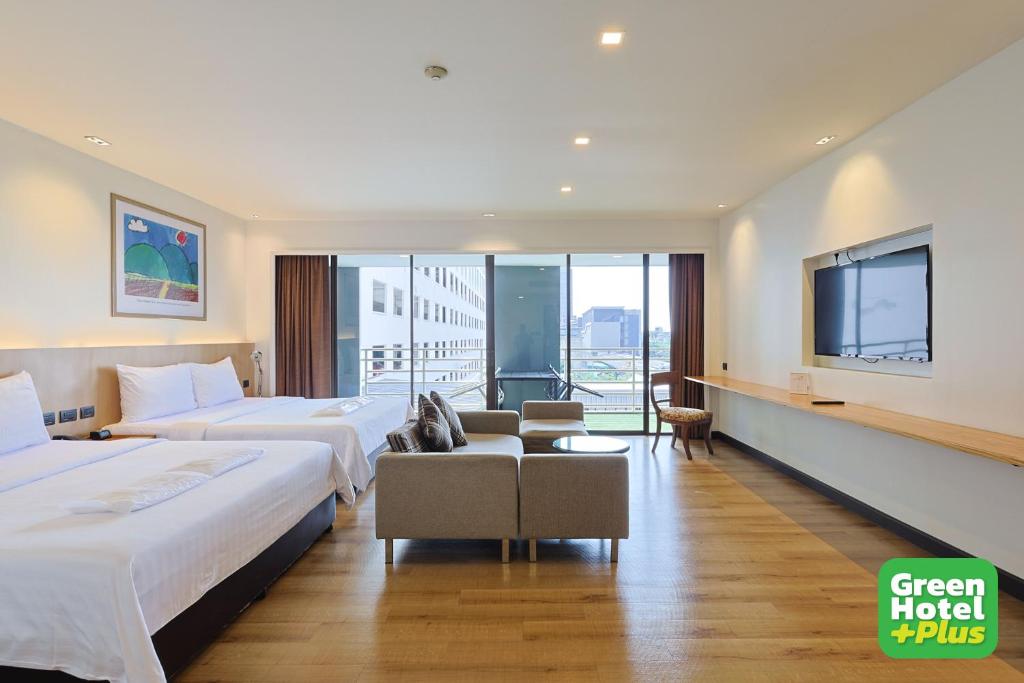 The Royal River Hotel Room Type - Superior Family Modern Room