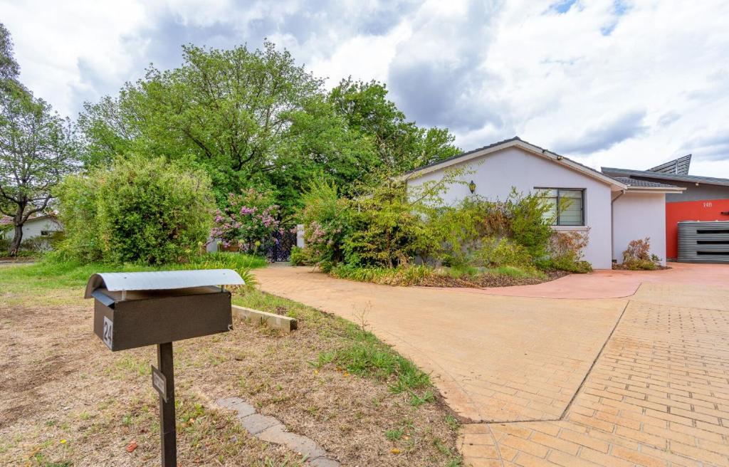 4BR 2BA House Nestled in a Quiet Spot in Dickson, Canberra