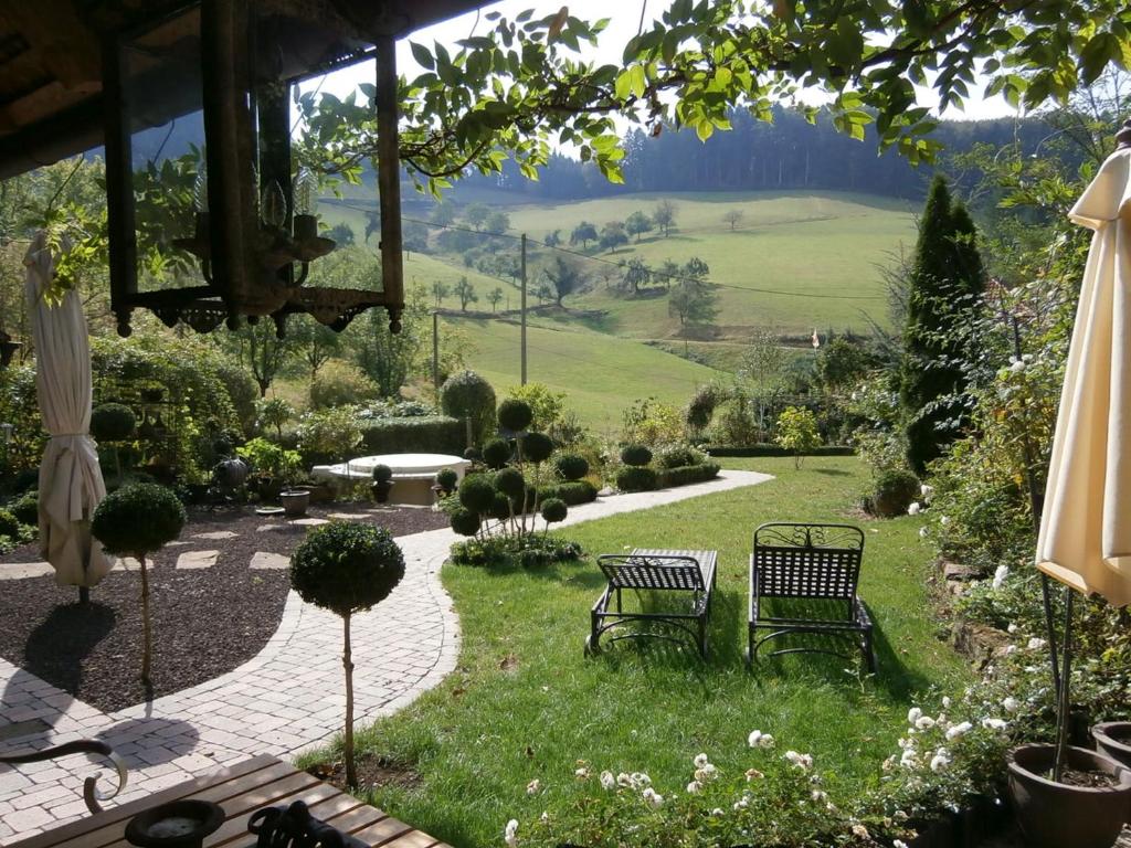 Vier Jahreszeiten Idyll photo 1