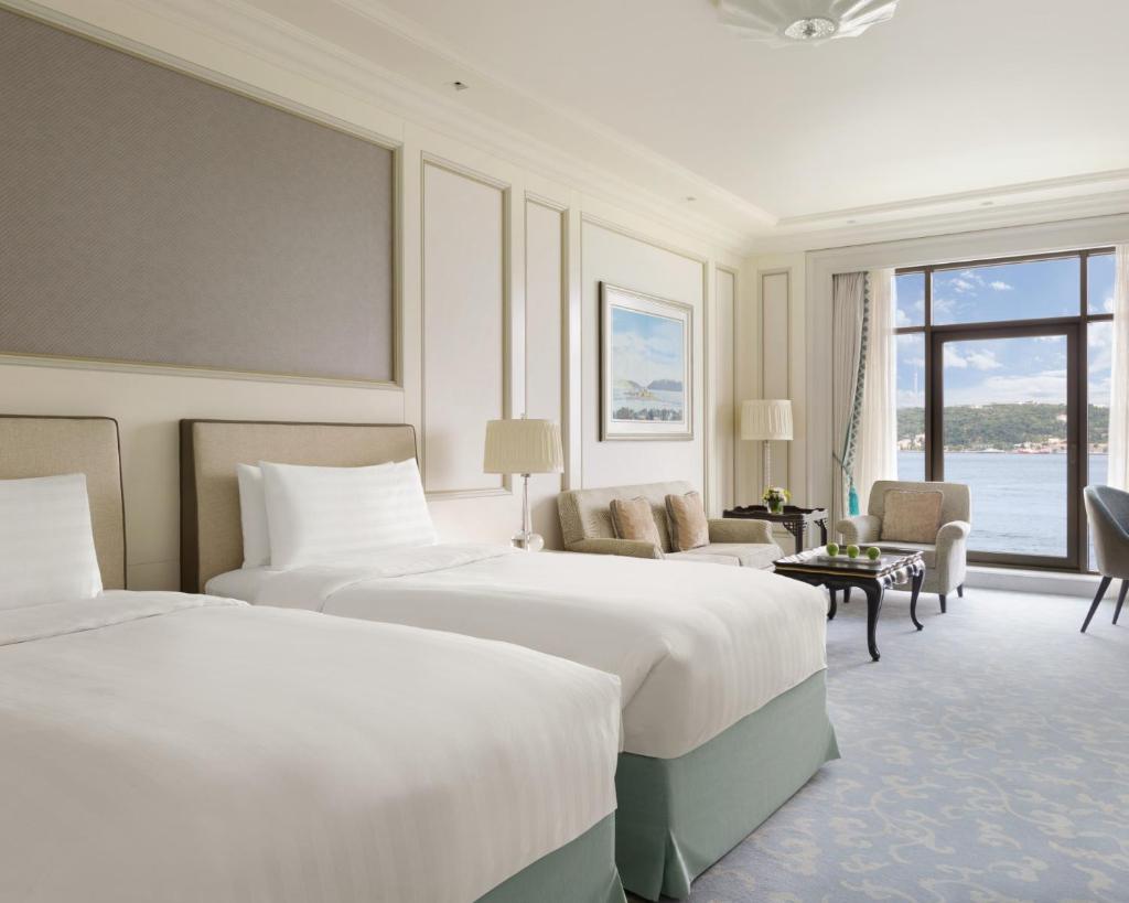 Shangri-La Bosphorus Istanbul Room Type - Premier Bosphorus View Twin