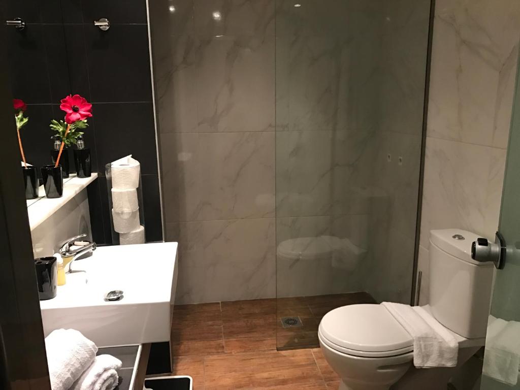 Двухместный (Улучшенный двухместный номер с 1 кроватью), GQ Hotel & Club
