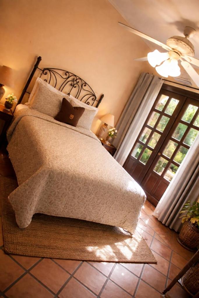 Los Robles Charming Colonial Boutique Hotel - Tap to explore photos