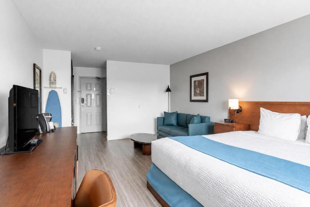Ramada by Wyndham Surrey/Langley Room Type - Business King Room