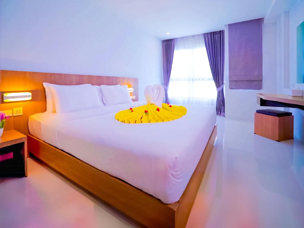 Phoenix Karon Beach Hotel Room Type - Deluxe King Room
